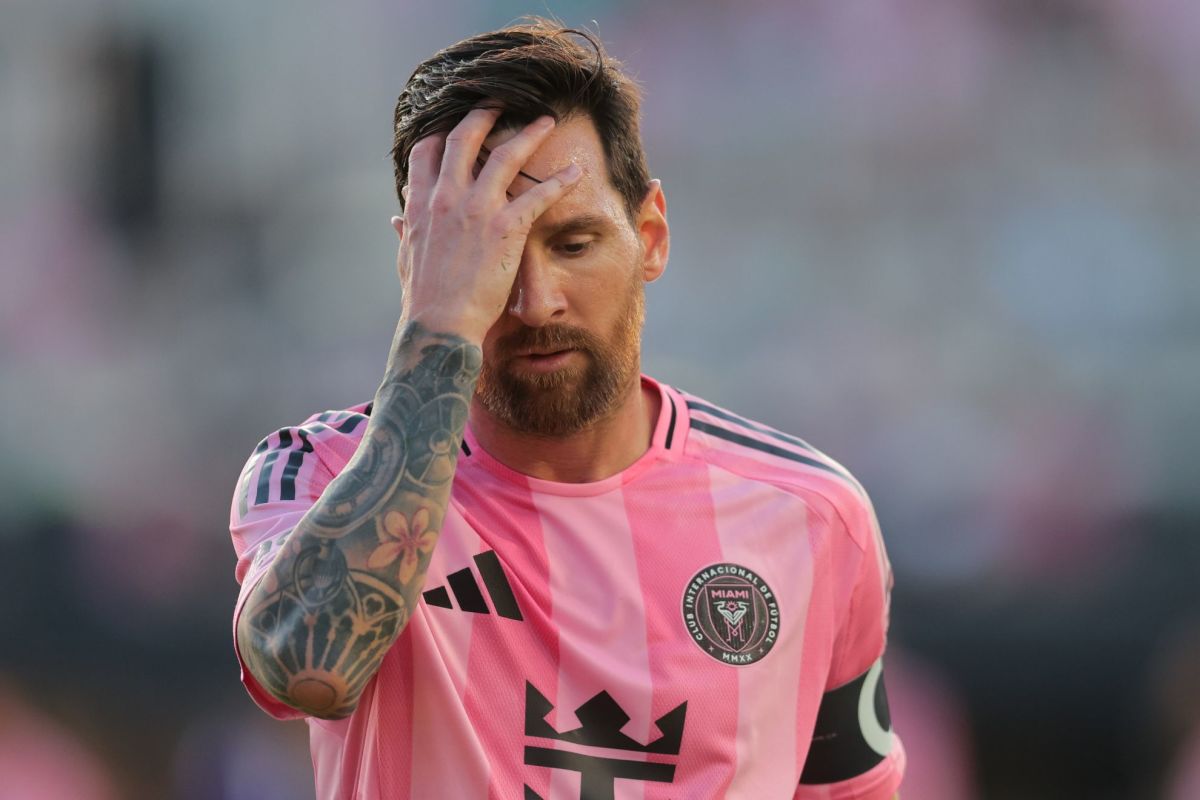 Messi denied late winner in Club World Cup opener