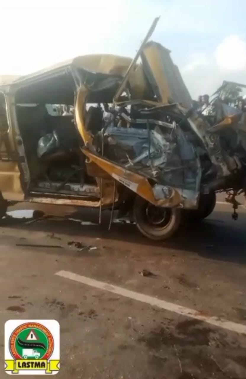 Eight killed, eight injured in Lagos road crash