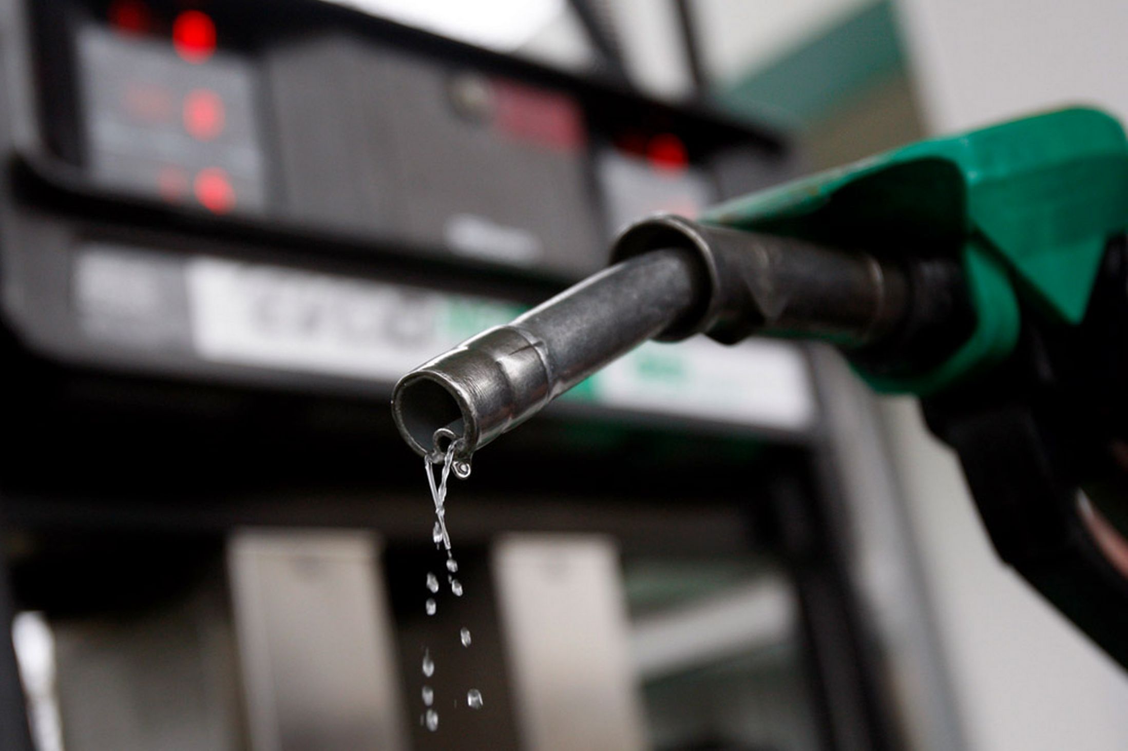 FG sets July date for petrol pricing summit